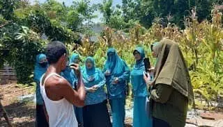 Ketua Poktan Kreatif Desa Bringsang, Mohammad Yasin saat Ditemui TP-PKK Kecamatan Giligenting (Foto: Pemdes Bringsang)