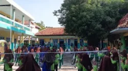 MTs Al-Hasan Giligenting Adakan Senam Pagi Rutin untuk Kebugaran dan Kebersamaan