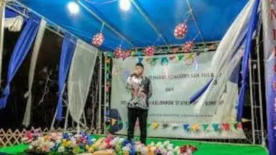Kepala Desa (Kades) Galis, Akhmad Safri Wiarda Berikan Sambutan di Acara Malam Puncak HUT Kemerdekaan RI Ke 77 Desa Galis Dimeriahkan Penampilan Pencak Silat Internasional