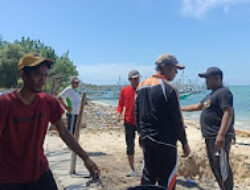 Kades Gedugan Pimpin Langsung Gotong Royong Bersih Pantai Lombi