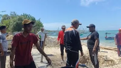 Kades Gedugan Pimpin Langsung Gotong Royong Bersih Pantai Lombi