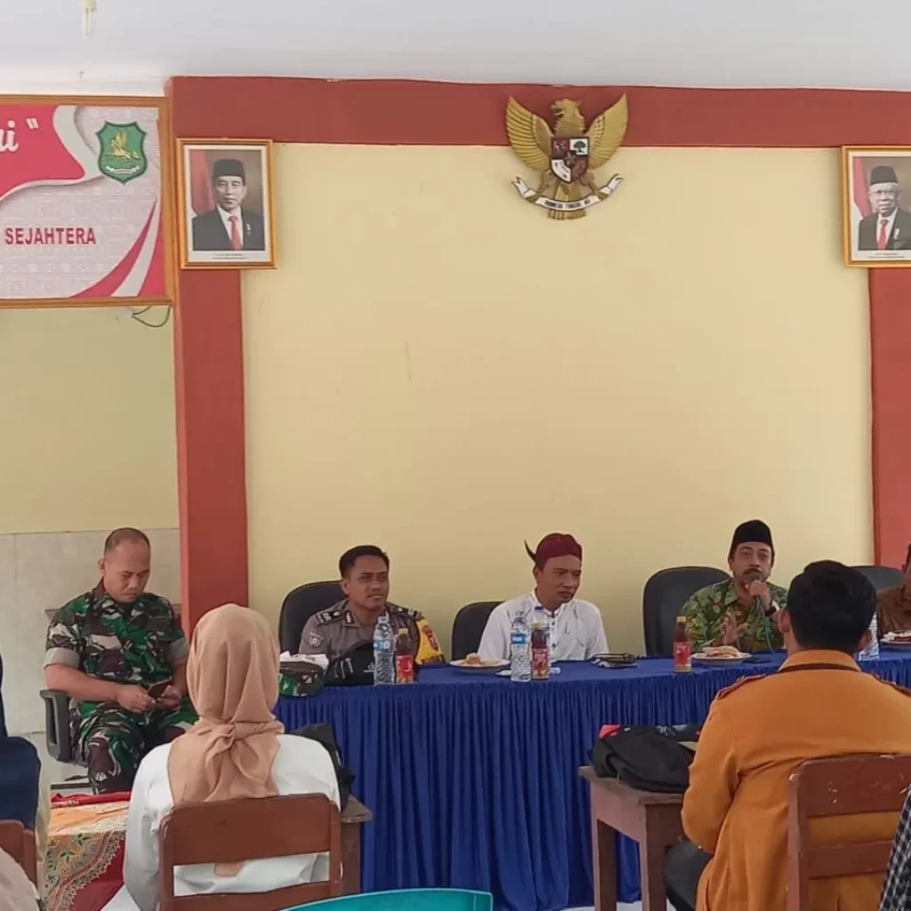 Forkopimka dan Petugas Regsosek Giligenting Gelar Rapat Evaluasi