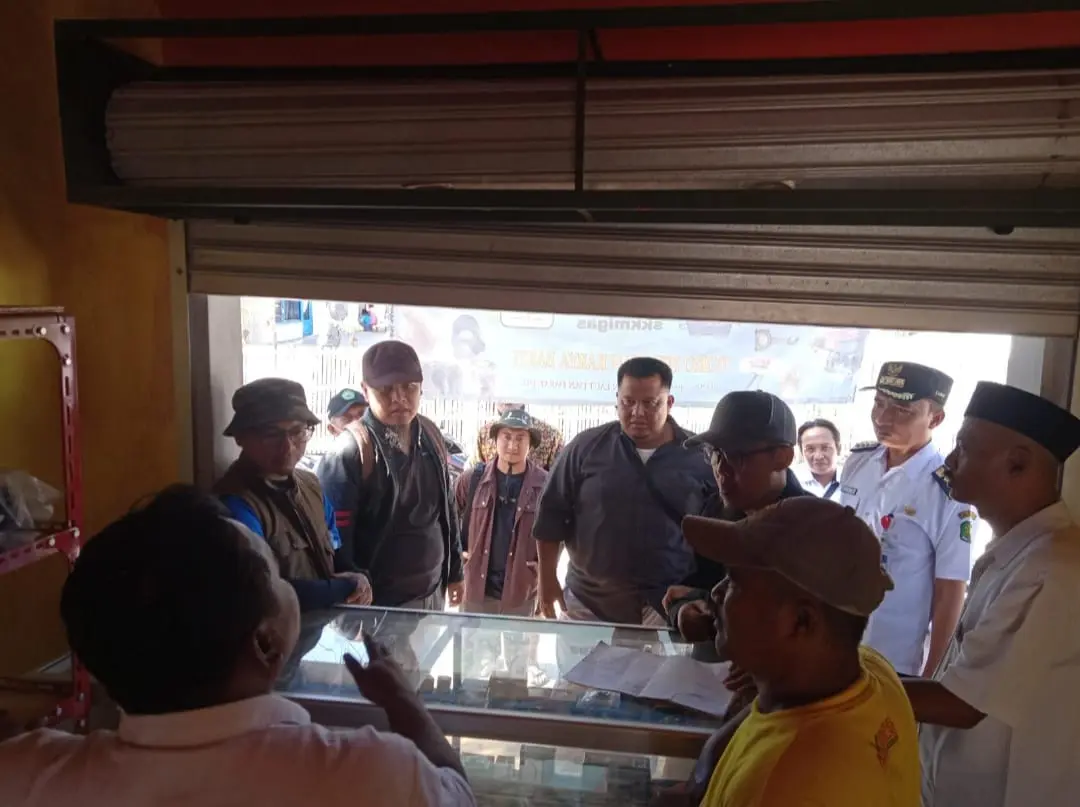 CSR SKKMigas Medco Energi, saat sambagi usaha toko peralatan mesin di Desa Bringsang