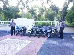Anggota Polsek Giligenting Berhasil Amankan Delapan Sepeda Motor Pelaku Balap Liar