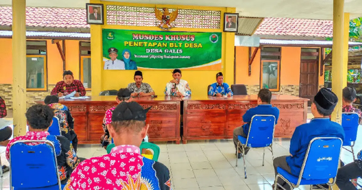Kepala Desa Galis, Akhmad Safri Wiarda bersama Ketua BPD, Horiyanto dan Pendamping Desa, Rodi Hartono saat Menggelar Musdes Khusus Penetapan BLT DD Tahun Anggaran 2023