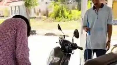 Karang Taruna Bintang Karteka saat mengelola usaha steam motor di bawah naungan BumDes Serunai Jingga, Desa Bringsang, Giligenting