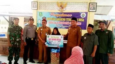 Penyerahan Secara Simbolis Oleh Koramil, Kapolsek Camat, Kades, Ketua BPD dan Pendamping Desa