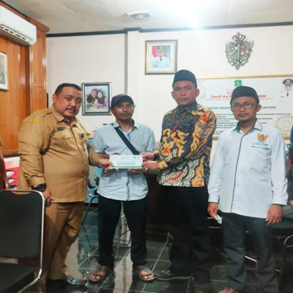 Pemkab Sumenep dan Baznas Serahkan Santunan untuk Warga Giligenting Korban Kebakaran Depo Pertamina Plumpang