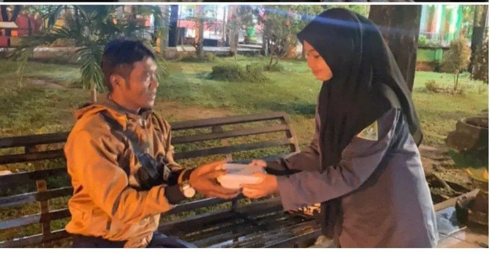Perguruan Tinggi PKPT IPNU-IPPNU STKIP PGRI Sumenep Bagikan Paket Sahur