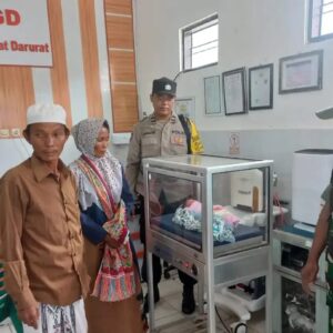 Heboh Bayi Perempuan Ditemukan di Teras Madrasah Diaurrahman Pasongsongan Sumenep