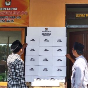 PPS Kecamatan Giligenting Mulai Menempelkan DPS Secara Serentak