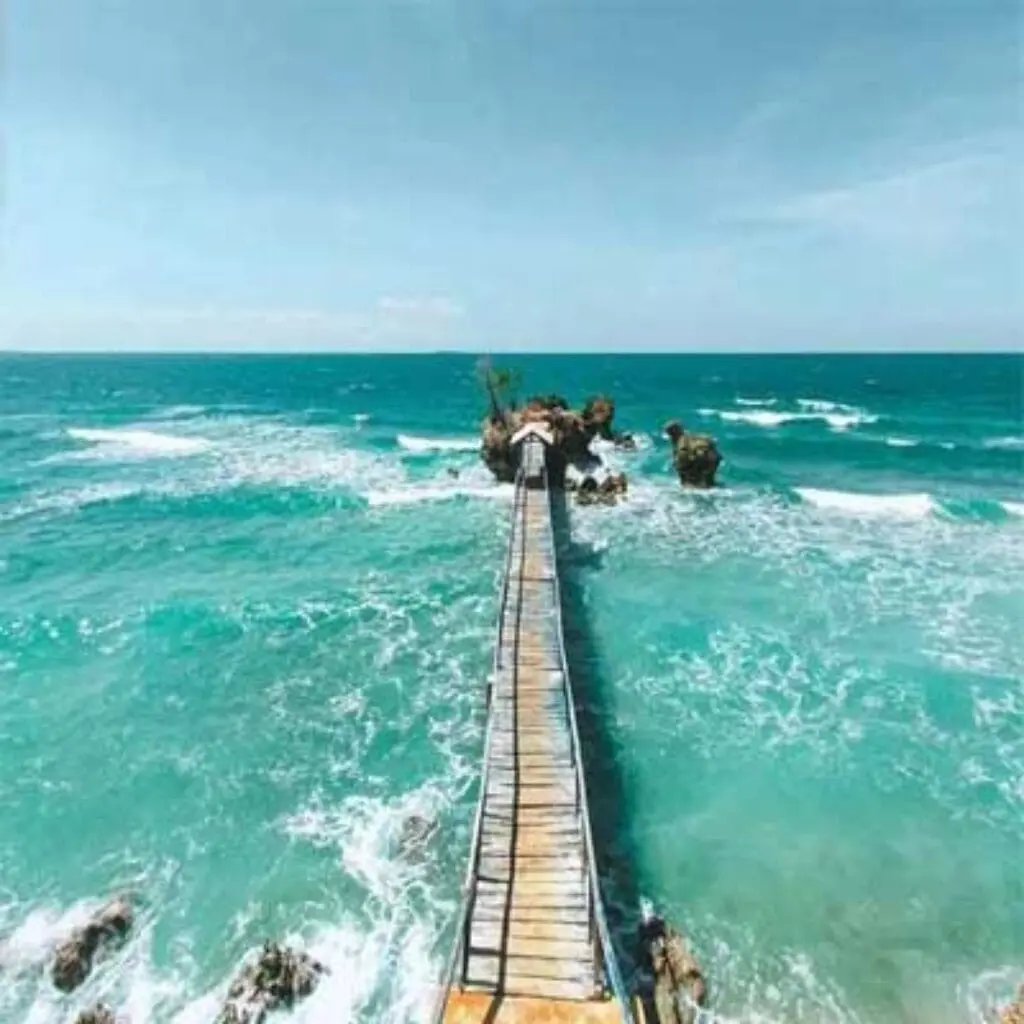 Pantai Kahuripan Giligenting, Tempat Berkemah dan Spot Mancing yang Asik untuk Hilangkan Stres