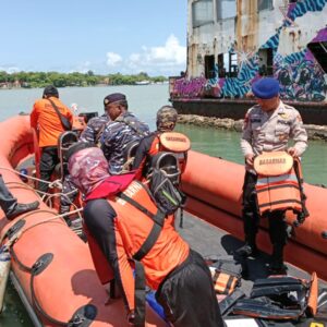 Perahu KM Jaya Makmur Muatan Garam Tenggelam di Perairan Giligenting