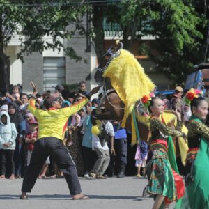 Ribuan Masyarakat Tumpah Ruah Saksikan Festival Jaran Serek di Sumenep