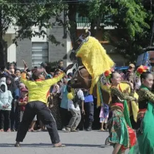 Ribuan Masyarakat Tumpah Ruah Saksikan Festival Jaran Serek di Sumenep