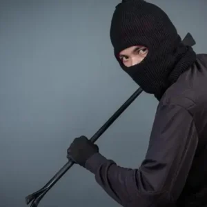 Diduga Maling Berpakaian Hitam Gegerkan Warga Giligenting