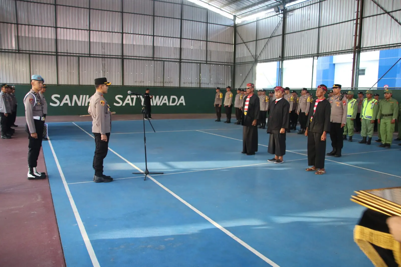 Kapolres Sumenep AKBP. Edo Satya Kentriko.,S.H.,S.I.K.,M.H pimpin langsung apel gelar Kasatkamling Tahun 2023 bertempat di Lapangan Tenis Pesat Gatra Polres Sumenep Jl Urip Sumoharjo No 35 Desa Pabian Kecamatan Kota Sumenep Kabupaten Sumenep