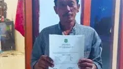 Dinas Perikanan Sumenep Sahkan Kelompok Nelayan Berru Mandiri Giligenting Jadi KUB Resmi 8 Suhaemli, Ketua Kelompok Nelayan Berru Mandiri, bersama anggota kelompok saat melakukan aktivitas di Dusun Julung Lao', Desa Galis, Kecamatan Giligenting. Kelompok ini baru saja terdaftar di Dinas Perikanan Kabupaten Sumenep