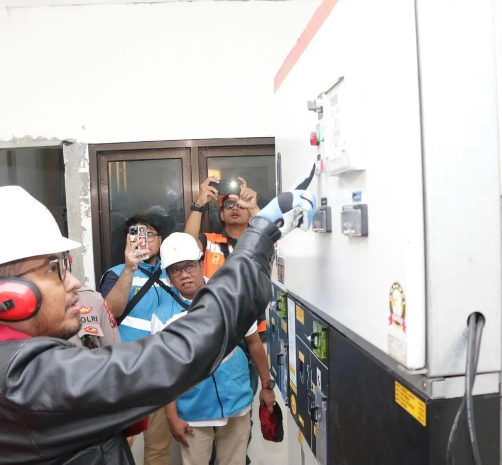 Pemkab Sumenep Komitmen Kembangkan PLTD Sapeken Bersama PLN