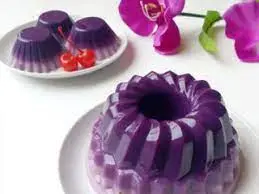 Puding Ubi Ungu: Dessert menyegarkan dengan warna ungu cerah dari ubi ungu, tanpa santan dan telur. Mudah dibuat dengan campuran agar-agar, susu, dan vanili, serta cocok untuk segala usia