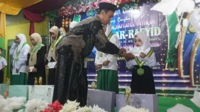 Siswa Terbaik Ar-Rasyid Rubaru Dapat Penghargaan dari Baznas Sumenep