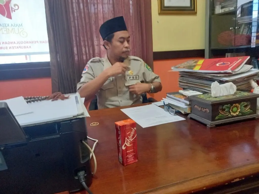 Sekretarisnya, Dr. H. Abd. Kadir, M.Pd