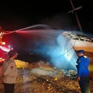 Ruang Mesin KLM Usaha Bersama Terbakar Akibat Konsleting Listrik
