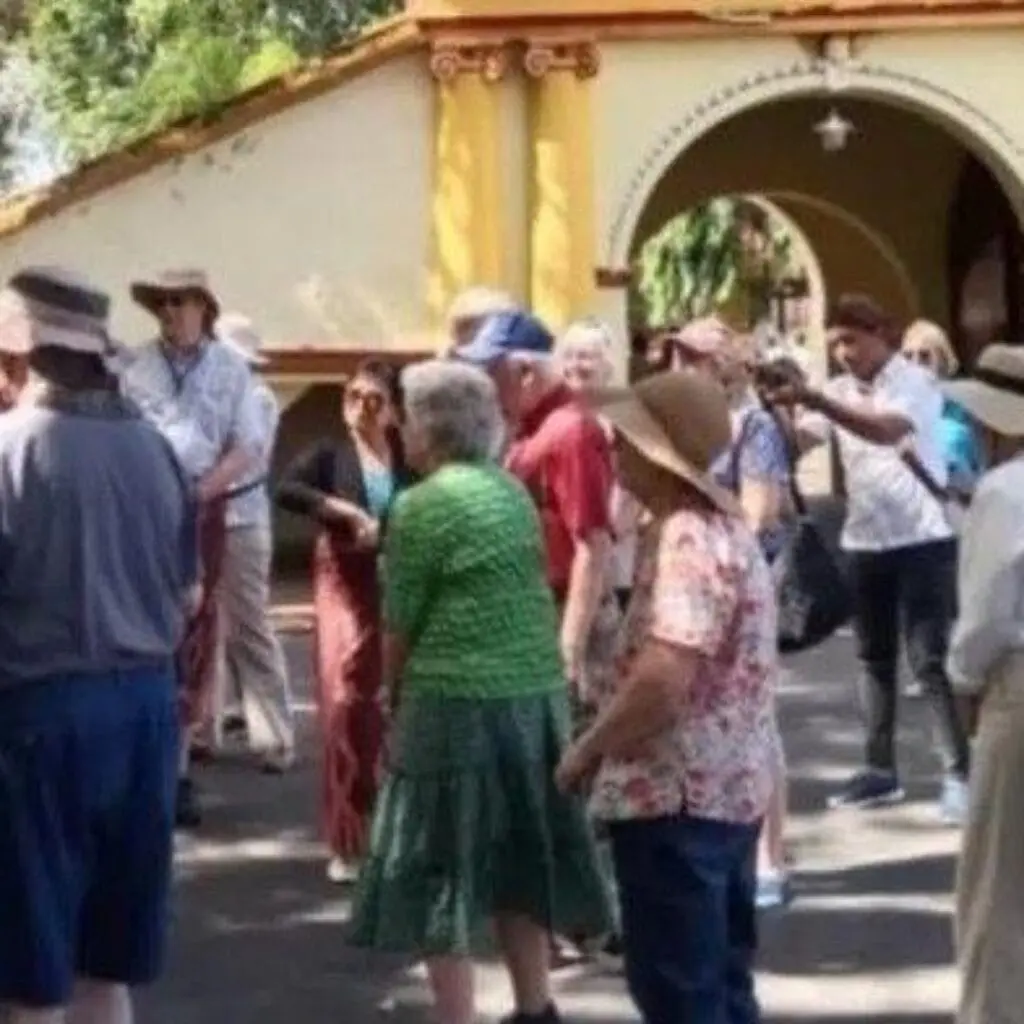 Wisman saat Mengunjungi Museum Kabupaten Sumenep Madura