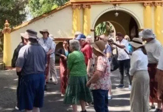 Wisman saat Mengunjungi Museum Kabupaten Sumenep Madura