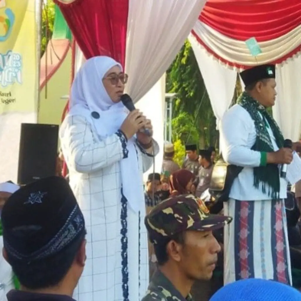 Wakil Bupati Sumenep, HJ Dewi Khalifah Berikan Hadiah Spesial Umrah Gratis untuk Peserta Jalan-Jalan Sehat PCNU Sumenep