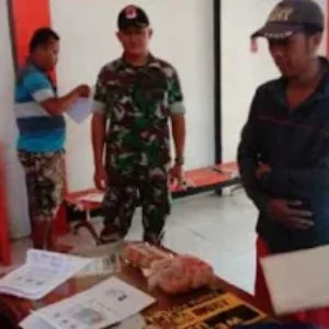 Babinsa Koramil Bluto Dampingi Penyaluran Sembako pada Warga Rentan Stunting di Kantor Pos