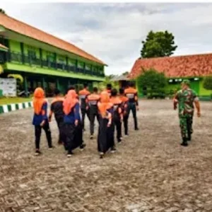 Santri Nasyrul Ulum Bluto, Ikuti Latihan PBB Bersama Babinsa Koramil 0827/04