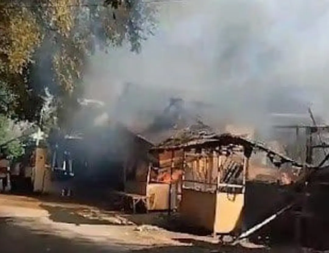 Pasar Tangsi saat terjadinya kebakaran