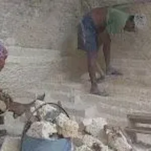 Penambangan Batu Putih di Giligenting, Sumenep: Sumber Penghasilan Utama Warga Desa Galis