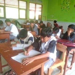 Siswa-Siswi SMPN I Bluto Ikuti Asesmen Sumatif Wajib Diniyah