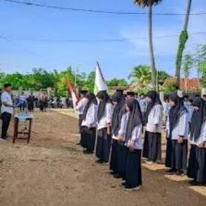 Kepsek SMP Islam Ar-Rifaiyah Saronggi Gelar Pelantikan Pengurus Osis Tahun 2024-2025