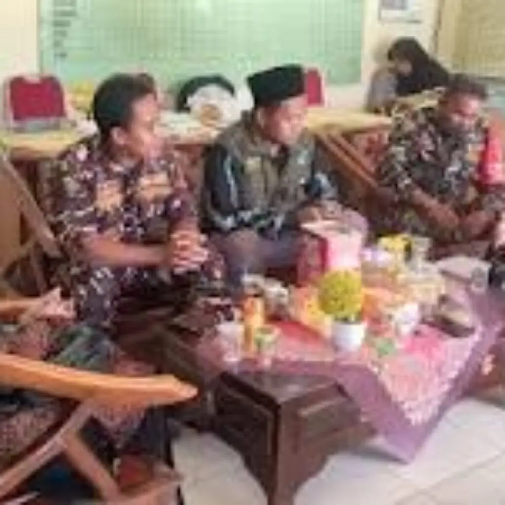 Banser Bersama Lazisnu PC NU Sumenep Salurkan Beasiswa Santri Kepada Yatim Anak Banser