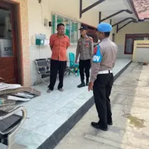 Polsek Giligenting Gelar Giat Pengamanan dan Kontrol Penyimpanan Logistik Pemilu 2024 di Sekretariat PPK Giligenting