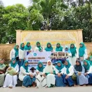 Teladani Para Auliya, TP-PKK Desa Aengbaja Kenek Bluto Gelar Ziarah Religi