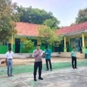 Kanit Binmas Polsek Giligenting Jadi Pembina Upacara dI MA An-Nur Gedugan Giligenting