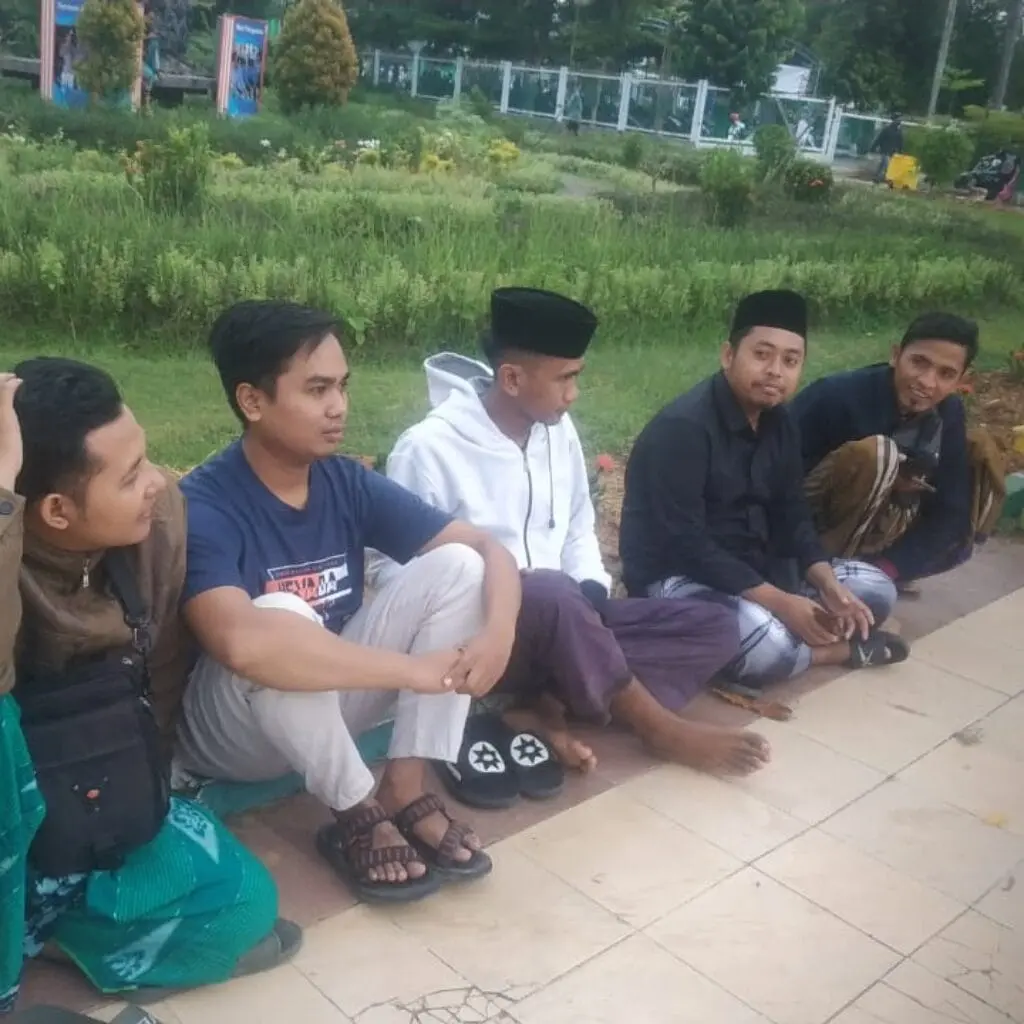 Alumni Mahasiswa PBA B Angkatan 2014 IAIN Madura Gelar Bukber di Area Taman Arek Lancor Kabupaten Pamekasan