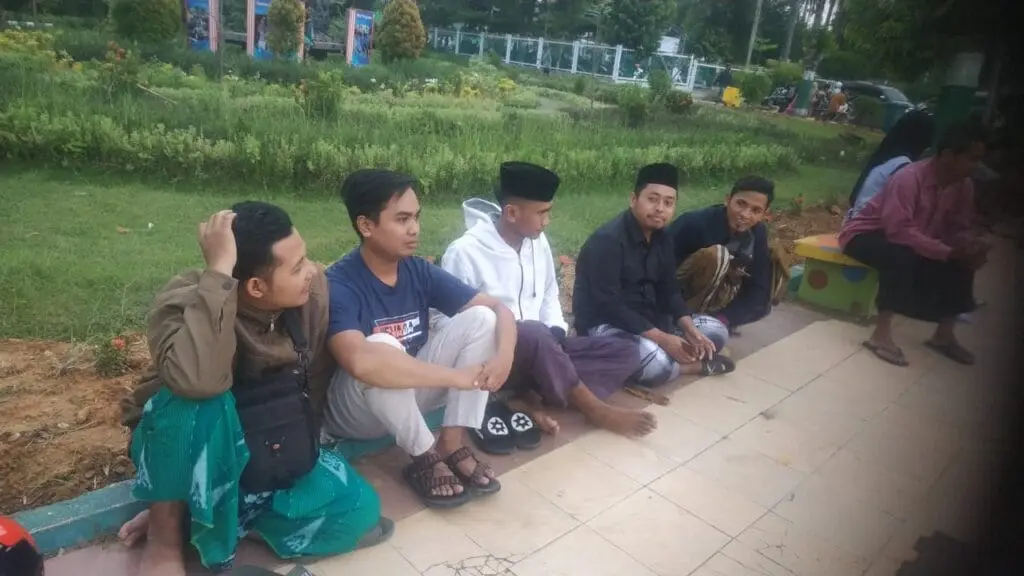 Alumni Mahasiswa PBA B Angkatan 2014 IAIN Madura Gelar Bukber di Area Taman Arek Lancor Kabupaten Pamekasan