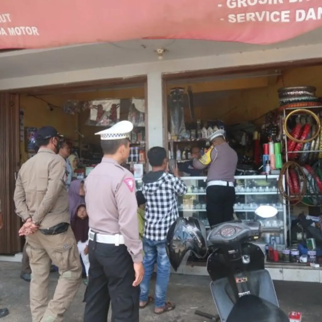 Kasat Lantas Polres Sumenep AKP Alimuddin Nasution, bersama Instansi terkait Gelar Patroli Cipta Karya yang di Lakukan Siang dan Malam Hari