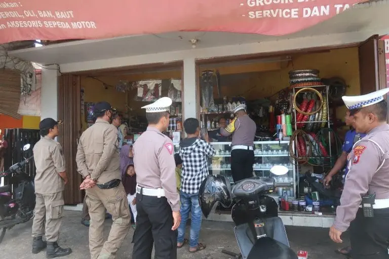 Kasat Lantas Polres Sumenep AKP Alimuddin Nasution, bersama Instansi terkait Gelar Patroli Cipta Karya yang di Lakukan Siang dan Malam Hari