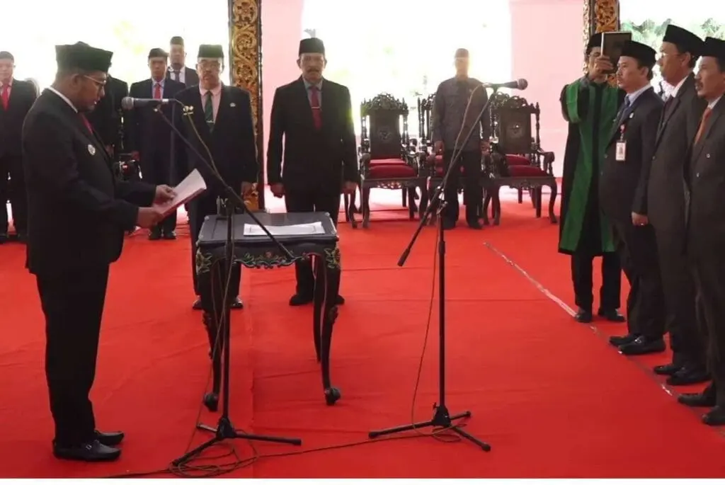 Pelantikan dan Pengambilan Sumpah Janji Pejabat Pimpinan Tinggi Pratama oleh Bupati Sumenep, H. Achmad Fauzi Wongsojudo, SH., MH di Pendopo Agung Keraton