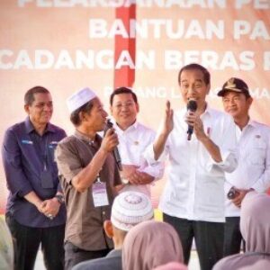 Bapanas Dampingi Presiden Serahkan Bantuan Pangan Beras di GDT Sumut