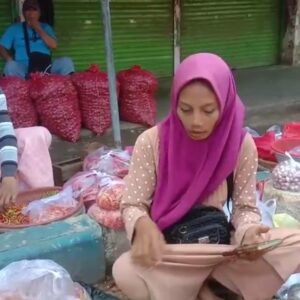 H-3 Lebaran 2024, Harga Bawang Merah Meroket di Pasar Anom Sumenep