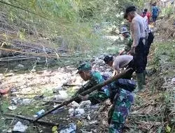 Aksi Peduli Lingkungan TMMD ke-121: Kodim 0827/Sumenep Bersihkan Sungai Patrean untuk Cegah Banjir