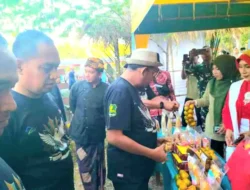 Bupati Sumenep Borong 100 Topeng Ukir di Festival Dara Oddag 2024 untuk Dukung Ekonomi Lokal