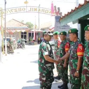 Dandim Sumenep Letkol Inf Yoyok Wahyudi Tingkatkan Keakraban dengan Personel Koramil Bluto dan Tekankan Netralitas TNI Jelang Pilkada